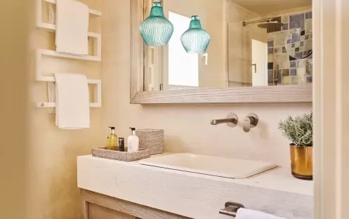 SARDH_Deluxe Sea View_Bathroom 2